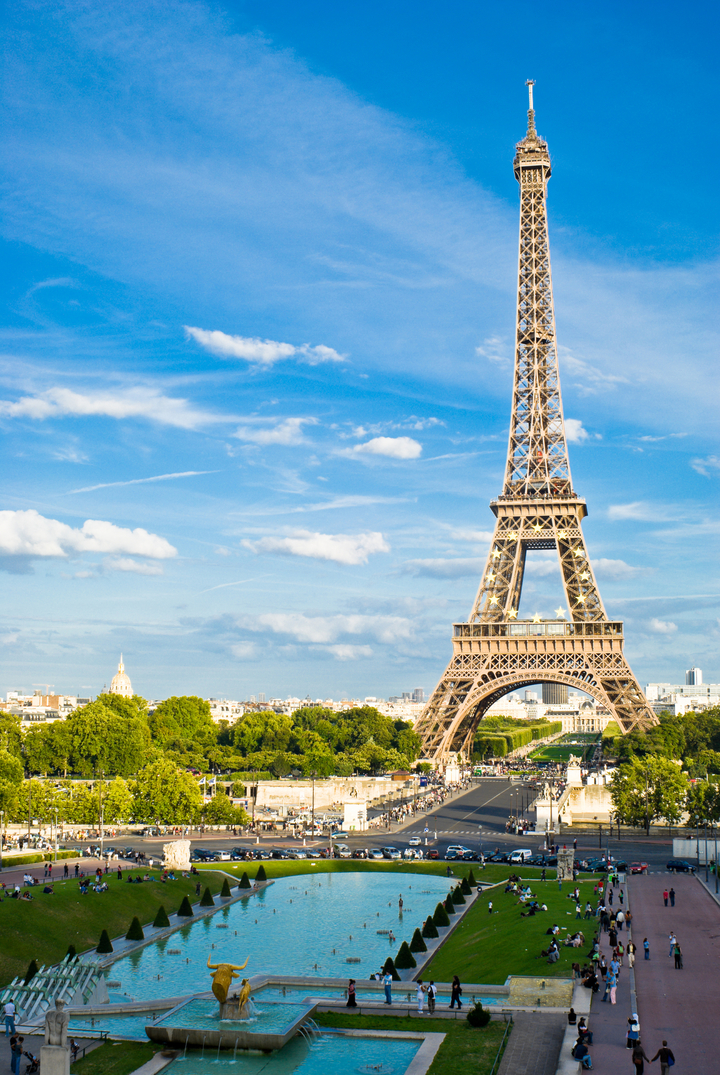 Hình nền Nền Tháp Eiffel Trong Thời Tiết Lạnh Trên Paris Nền Hình ảnh  Paris Của Tháp Eiffel Background Vector để tải xuống miễn phí  Pngtree